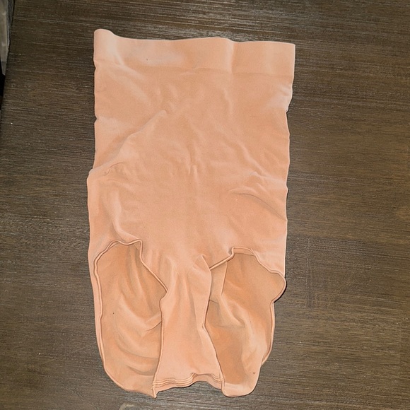 SKIMS SCULPTING HIGH WAIST BRIEF in Ochre Size 2x/3x - Picture 3 of 6